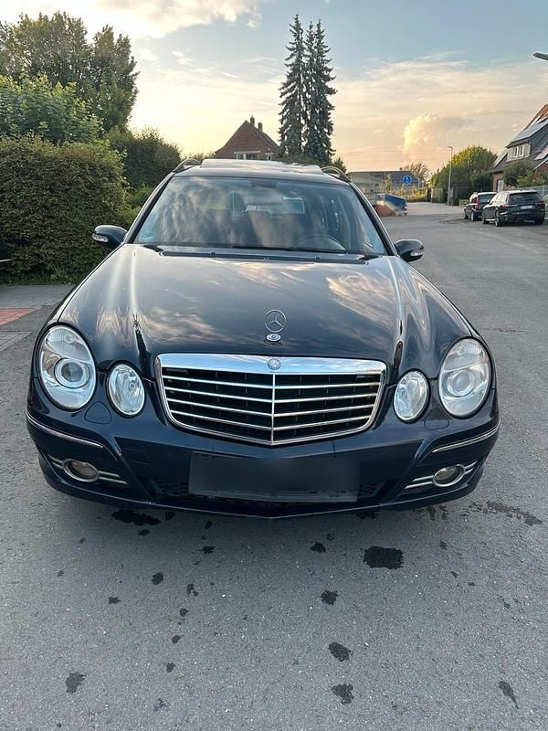 Blau Gebraucht 2003 Mercedes E270 Kombi | 2.500 € (Fairer Preis) - Bild 1/4