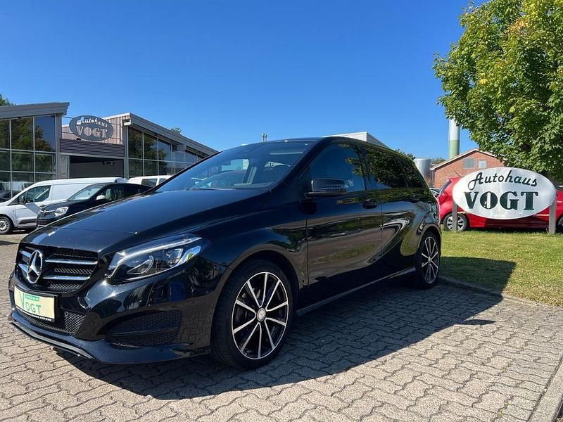 Kosmosschwarz Gebraucht 2015 Mercedes B180 Van / Kleinbus | 14.990 € (Fairer Preis) - Bild 1/4