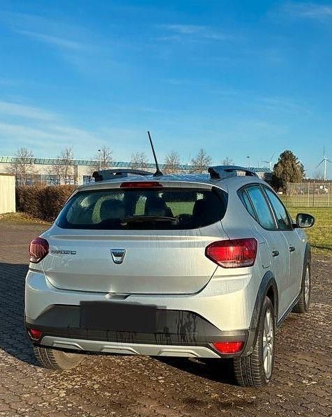 Gebraucht Dacia Sandero Essentiel 91 PS (66 kW) 2023 Grau Limousine