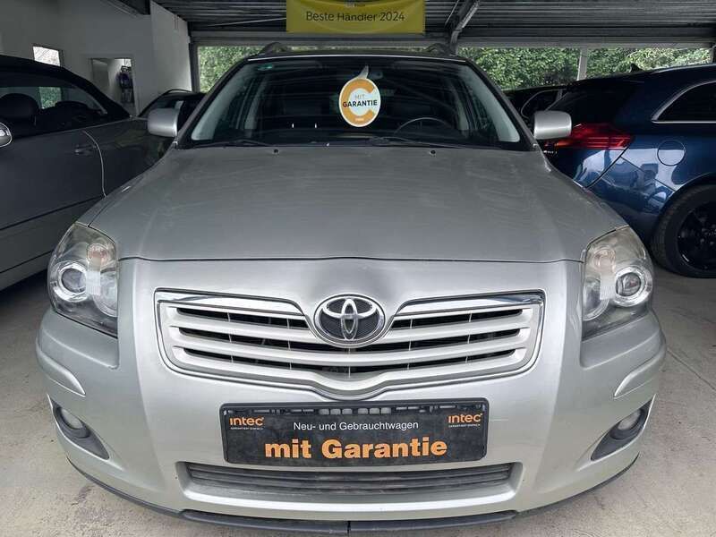 Silver metallic Gebraucht 2005 Toyota Avensis Sol Kombi | 4.850 € (Teuer) - Bild 1/4