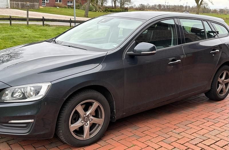 Gebraucht Volvo V60 120 PS (88 kW) 2016 Grau Kombi