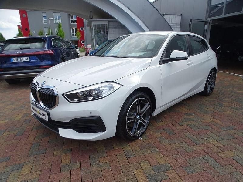 Weiß Gebraucht 2020 BMW 118 Kleinwagen | 19.950 € (Fairer Preis) - Bild 1/4