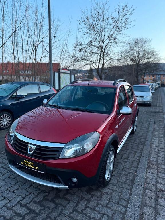 Gebraucht Dacia Sandero Essentiel 75 PS (55 kW) 2012 Rot Limousine