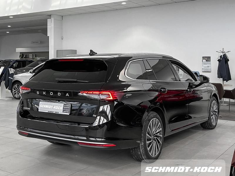 Neu Skoda Superb 2026 Onyxschwarz (schwarz) Kombi