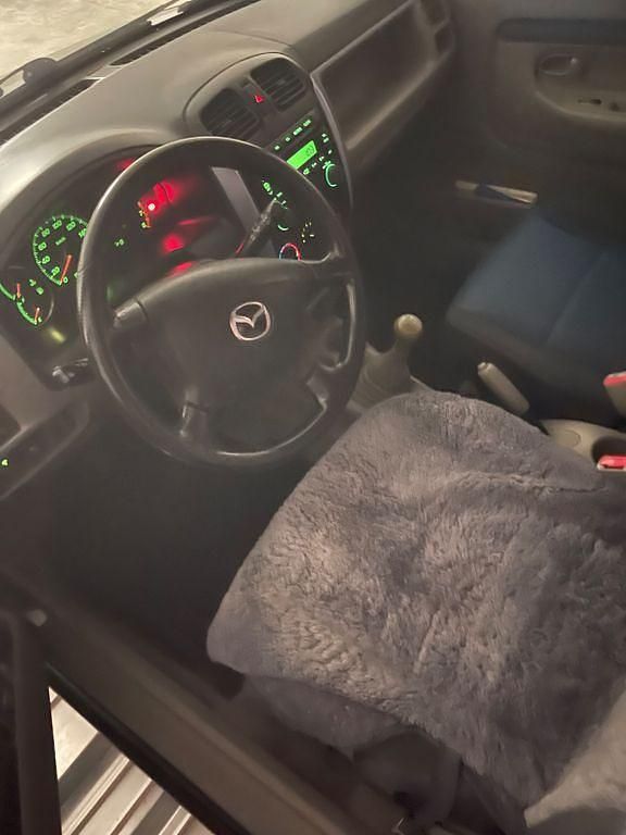 Gebraucht Mazda Demio Exclusive 75 PS (55 kW) 2002 Schwarz Kleinwagen