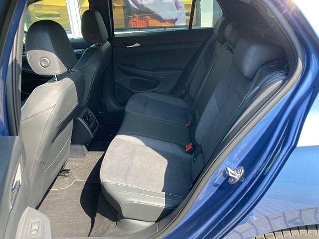 Gebraucht VW Golf VIII Edition 150 PS (110 kW) 2023 Anemonenblau metallic Limousine