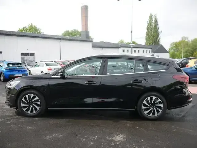 Gebraucht Ford Focus Titanium 125 PS (91 kW) 2023 Schwarz Kombi