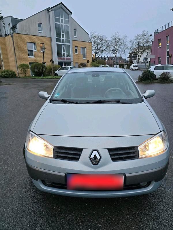 Gebraucht Renault Mégane II 113 PS (83 kW) 2004 Silber Limousine