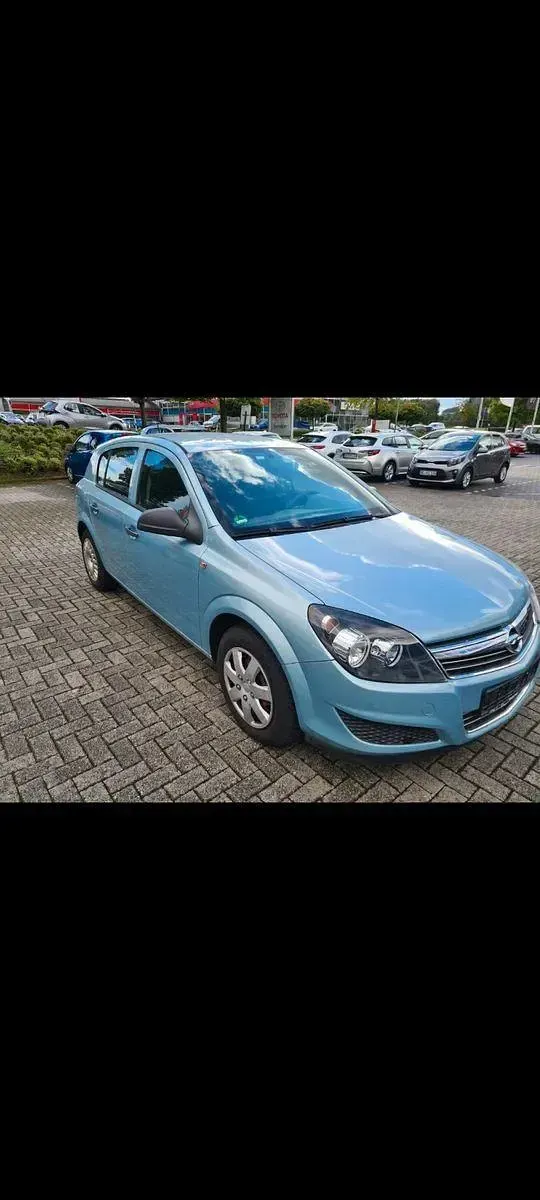Używany Opel Astra 90 KM (66 kW) 2009 Niebieski Coupe
