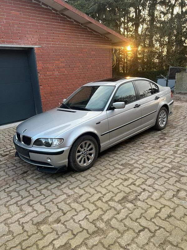 Gebraucht BMW 318 143 PS (105 kW) 2004 Silber Limousine