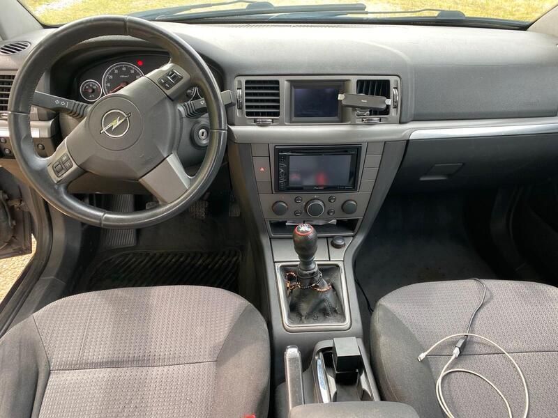 Grau Gebraucht 2005 Opel Vectra Limousine | 399 € - Bild 1/4