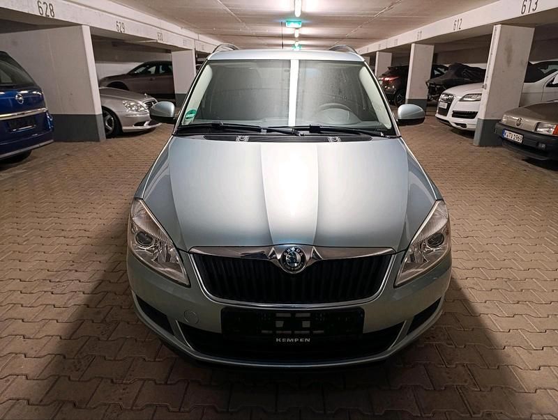 Blau Gebraucht 2011 Skoda Fabia Kombi | 2.690 € (Guter Preis) - Bild 1/4