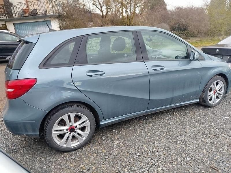 Gebraucht Mercedes B220 170 PS (125 kW) 2014 Van / Kleinbus