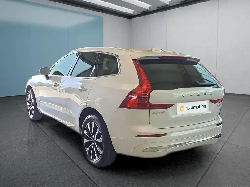 Gebraucht Volvo XC60 Plus 250 PS (183 kW) 2023 Weiß SUV