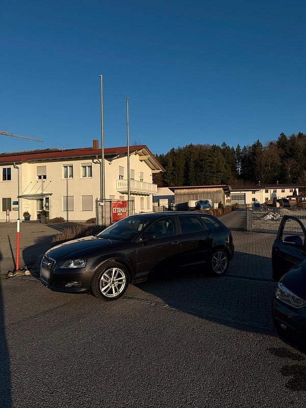 Gebraucht Audi A3 125 PS (91 kW) 2010 Grau Kleinwagen