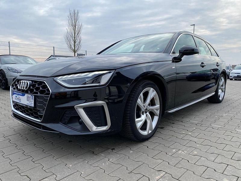 Gebraucht Audi A4 S-Line 150 PS (110 kW) 2025 Mythosschwarz metallic Kombi