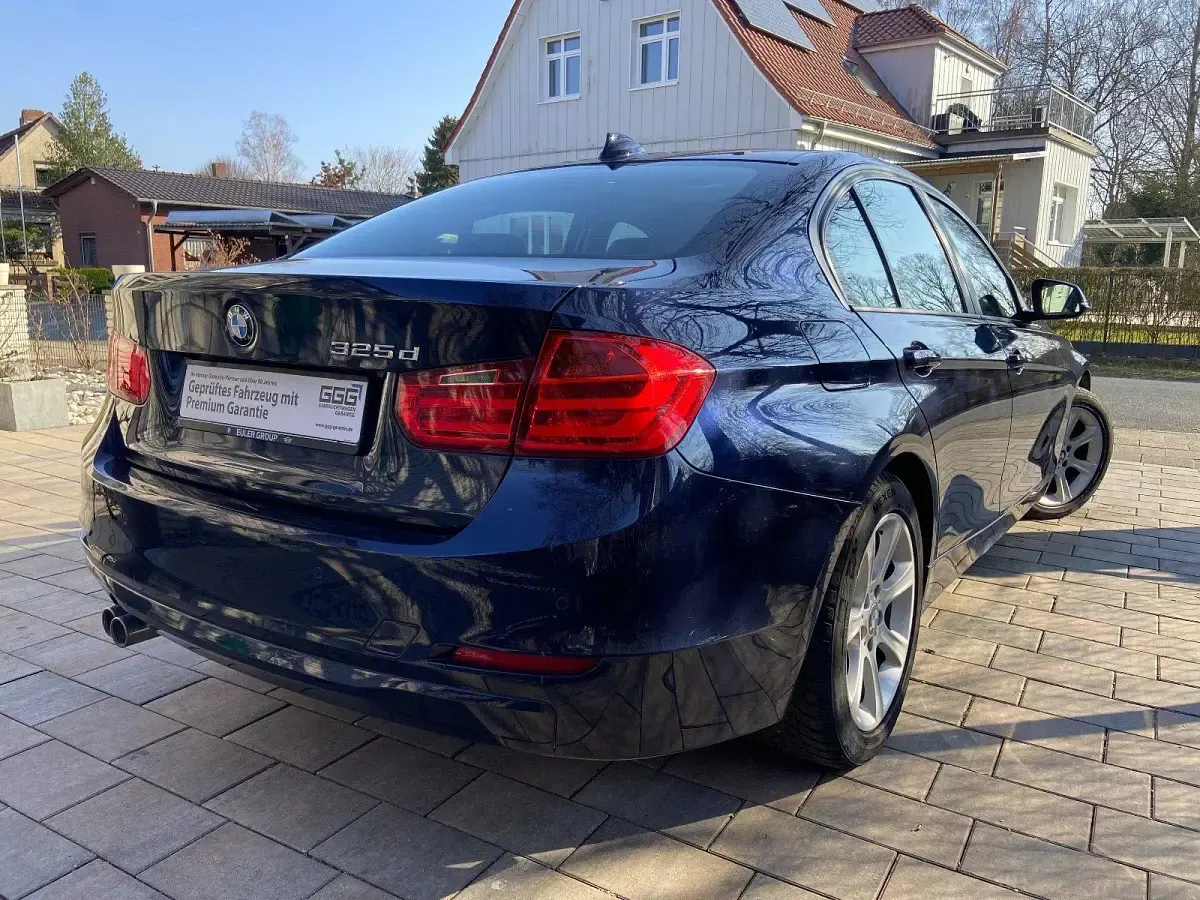 Second-hand BMW 325 218 CP (160 kW) 2013 Albastru Berlinǎ