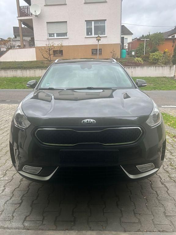 Schwarz Gebraucht 2019 Kia Niro Edition 7 SUV | 16.500 € (Guter Preis) - Bild 1/4