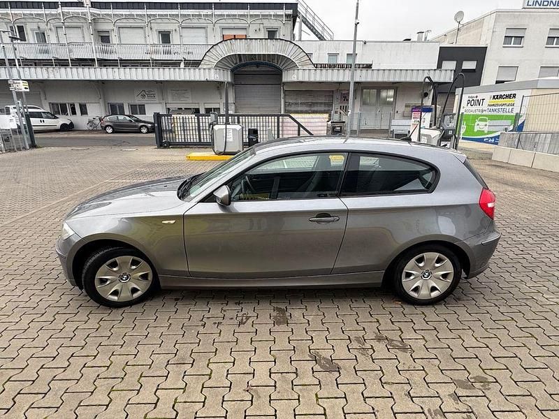 Gebraucht BMW 116 122 PS (89 kW) 2010 Grau Kleinwagen