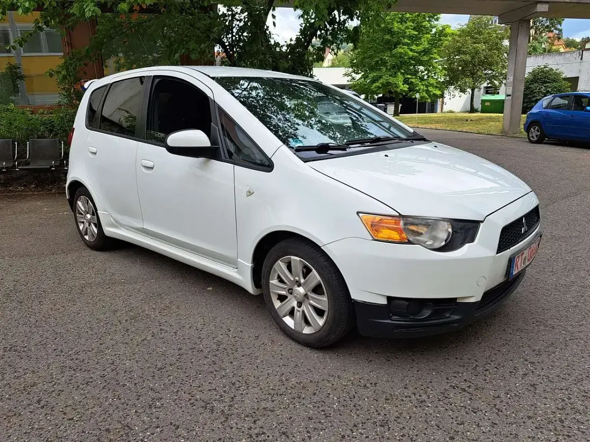 Gebraucht Mitsubishi Colt Motion 75 PS (55 kW) 2012 Porcelain white Kleinwagen