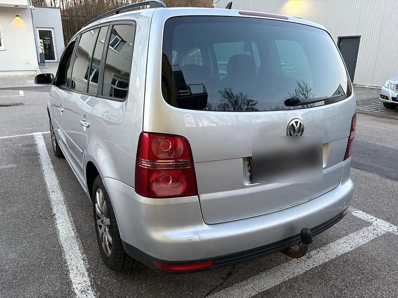 Gebraucht VW Touran 140 PS (102 kW) 2007 Silber Van / Kleinbus