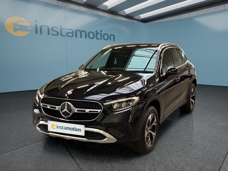 Schwarz Gebraucht 2023 Mercedes GLC300e SUV | 54.149 € (Fairer Preis) - Bild 1/4