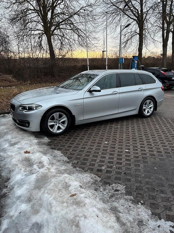 Gebraucht BMW 520 190 PS (139 kW) 2017 Silber Kombi