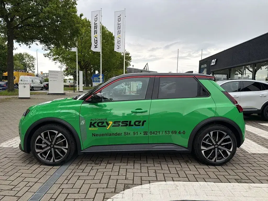 Gebraucht Renault R5 Komfort 110 kW (150 PS) 2024 Popgreen / blackpearlschwar Kleinwagen