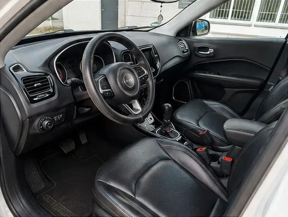 Gebraucht Jeep Compass Opening Edition 170 PS (125 kW) 2017 Weiß SUV