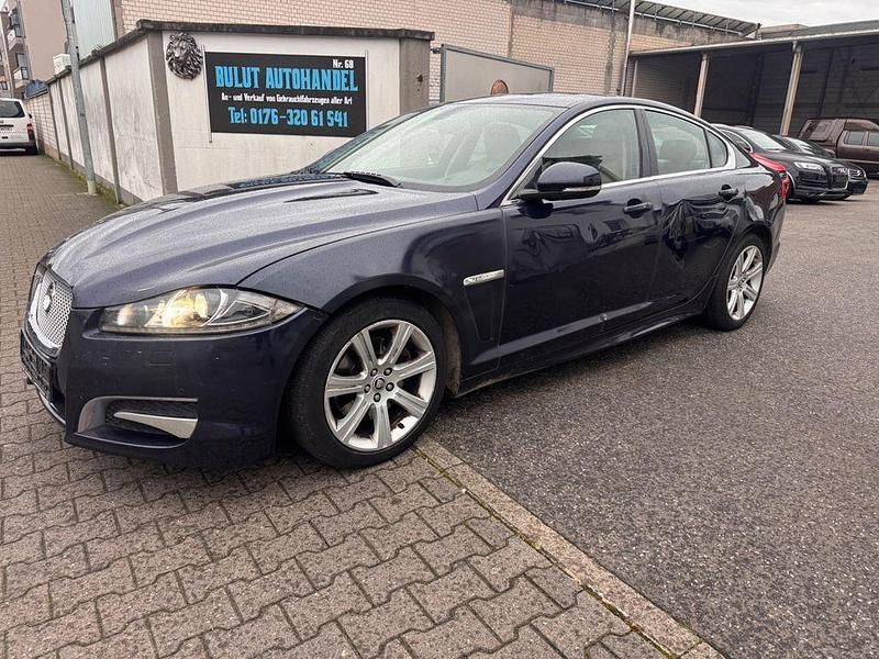 Blau Gebraucht 2013 Jaguar XF Limousine | 3.990 € - Bild 1/4