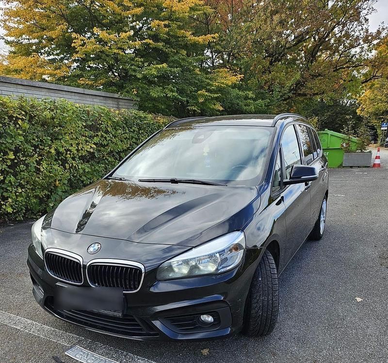 Schwarz Gebraucht 2017 BMW 220 Gran Tourer Sport Line Van / Kleinbus | 7.400 € (Teuer) - Bild 1/4