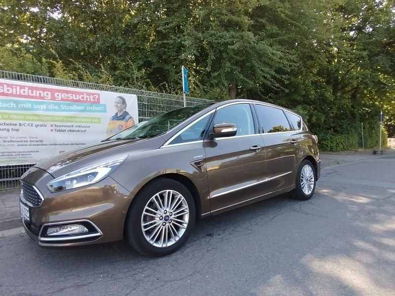 Beige Gebraucht 2016 Ford S-MAX Vignale Van / Kleinbus | 14.600 € (Guter Preis) - Bild 1/4