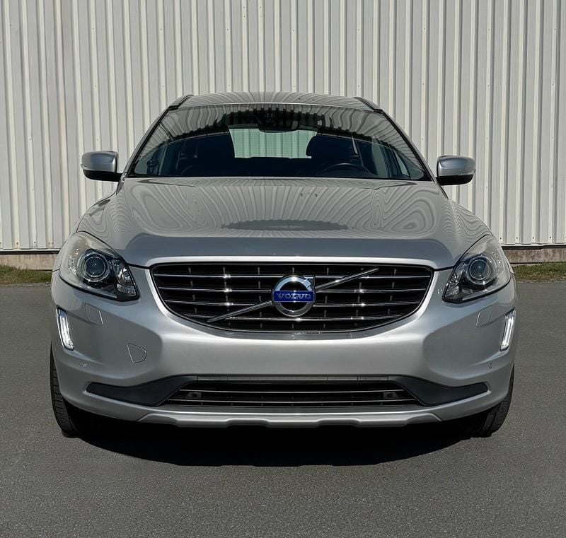 Gebraucht Volvo XC60 Summum 150 PS (110 kW) 2016 Silber SUV