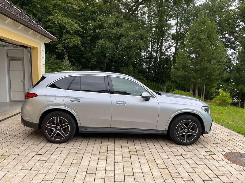 Silber Gebraucht 2023 Mercedes GLC300e Advanced SUV | 56.900 € (Fairer Preis) - Bild 1/4