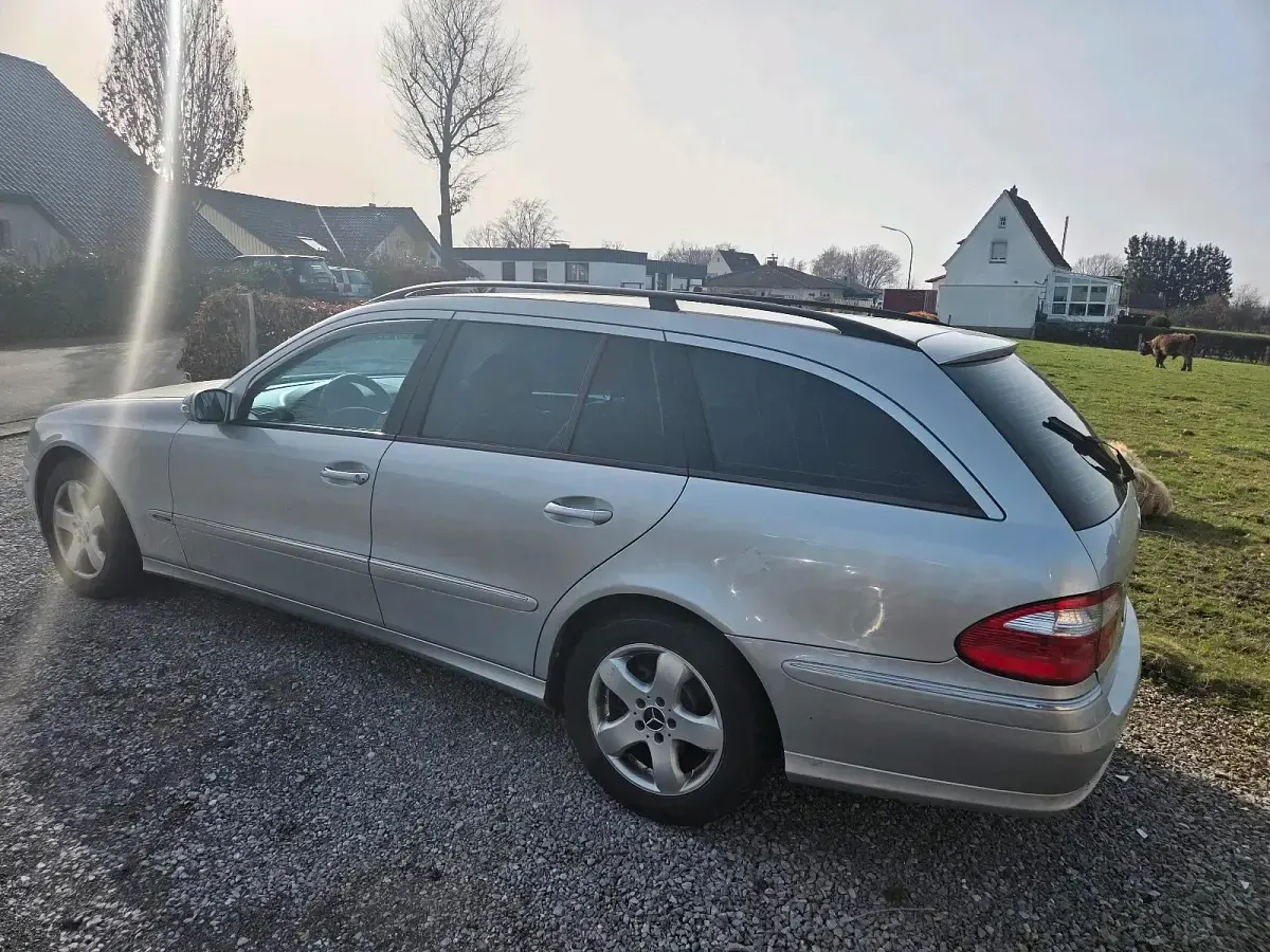 Używany Mercedes E280 177 KM (130 kW) 2005 Srebrny Kombi