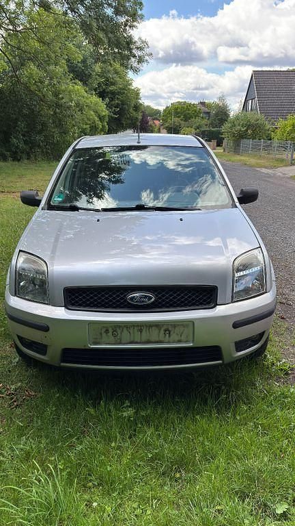 Silber Gebraucht 2002 Ford Fusion Limousine | 1.300 € (Fairer Preis) - Bild 1/4