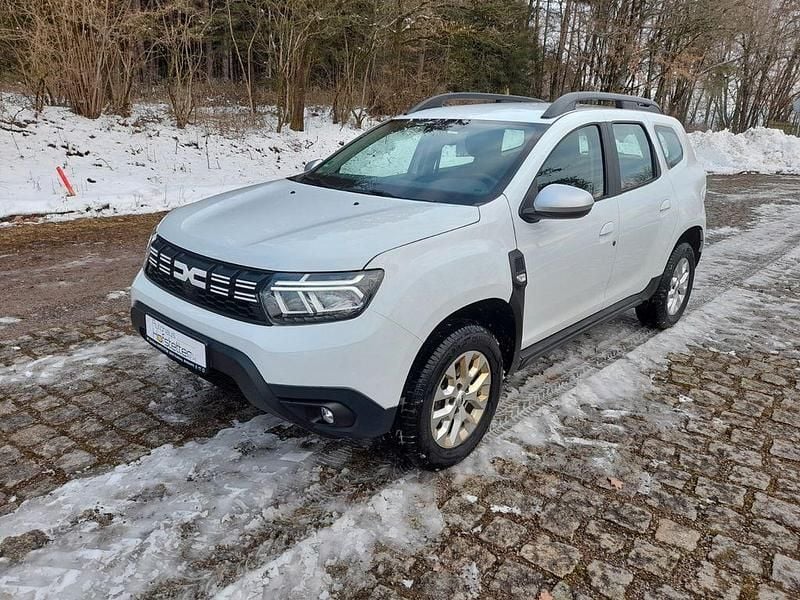 Weiß Gebraucht 2022 Dacia Duster Expression SUV | 13.950 € (Fairer Preis) - Bild 1/4