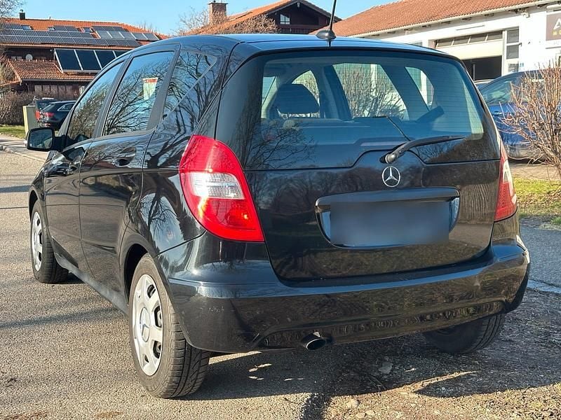 Gebraucht Mercedes A160 95 PS (69 kW) 2010 Schwarz Kleinwagen
