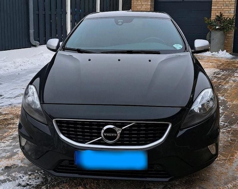 Gebraucht Volvo V40 R-Design 110 PS (80 kW) 2016 Schwarz Kleinwagen
