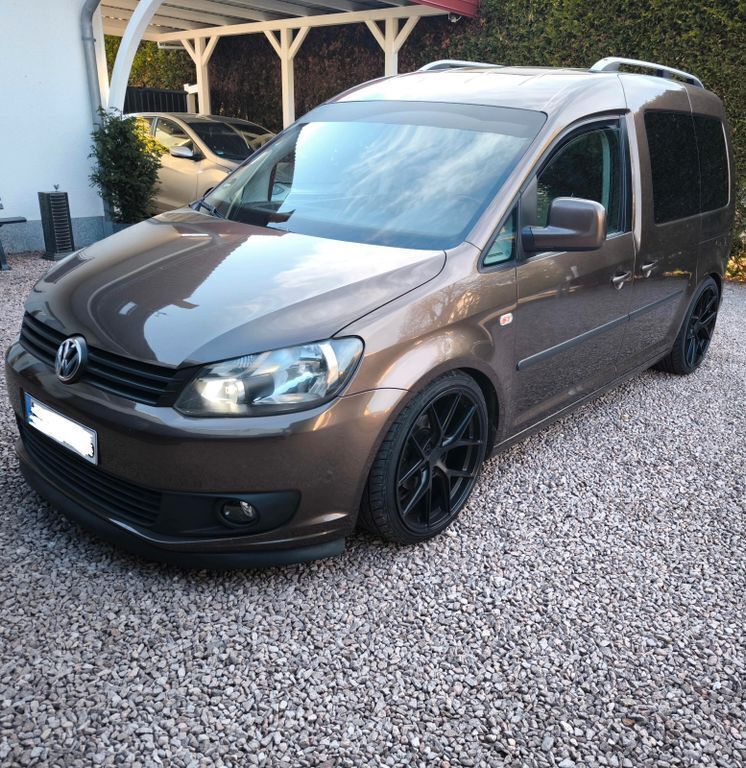 Braun Gebraucht 2012 VW Caddy Life Van / Kleinbus | 10.000 € (Etwas zu teuer) - Bild 1/4