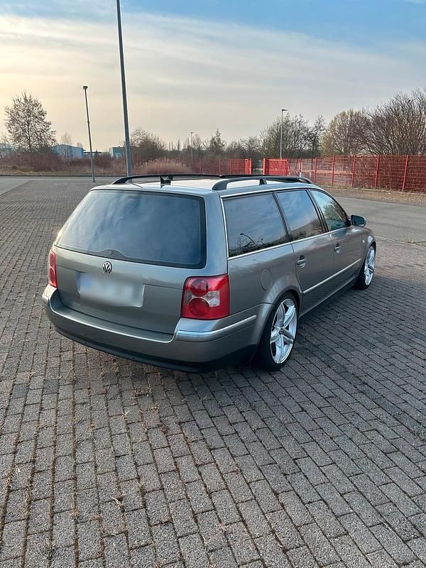 Gebraucht VW Passat 131 PS (96 kW) 2001 Grau Kombi