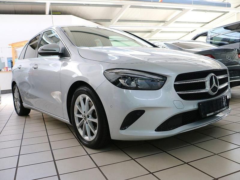 Gebraucht Mercedes B200 Urban 150 PS (110 kW) 2021 Silber Van / Kleinbus
