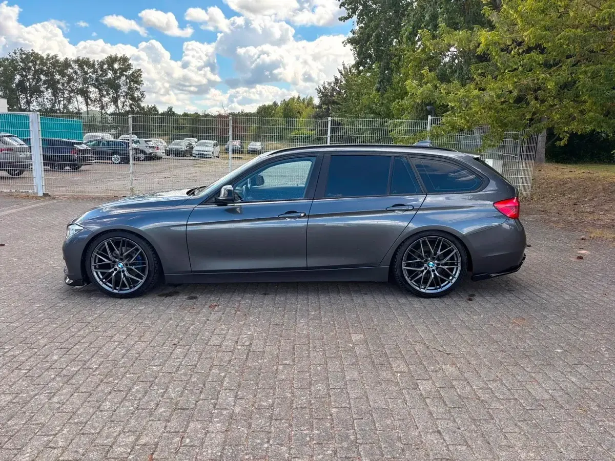 Gebraucht BMW 318 Sport Line 136 PS (100 kW) 2019 Grau Kombi