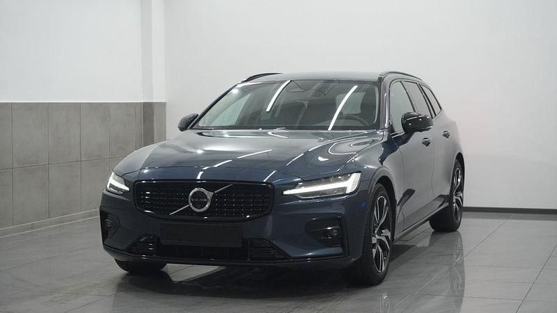 Gebraucht Volvo V60 Plus 197 PS (144 kW) 2025 Blau Kombi