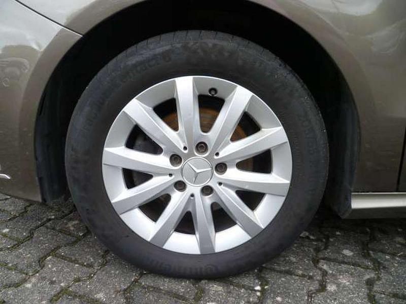 Gebraucht Mercedes 180 122 PS (89 kW) 2012 Mountaingraumet. (metallic) Limousine