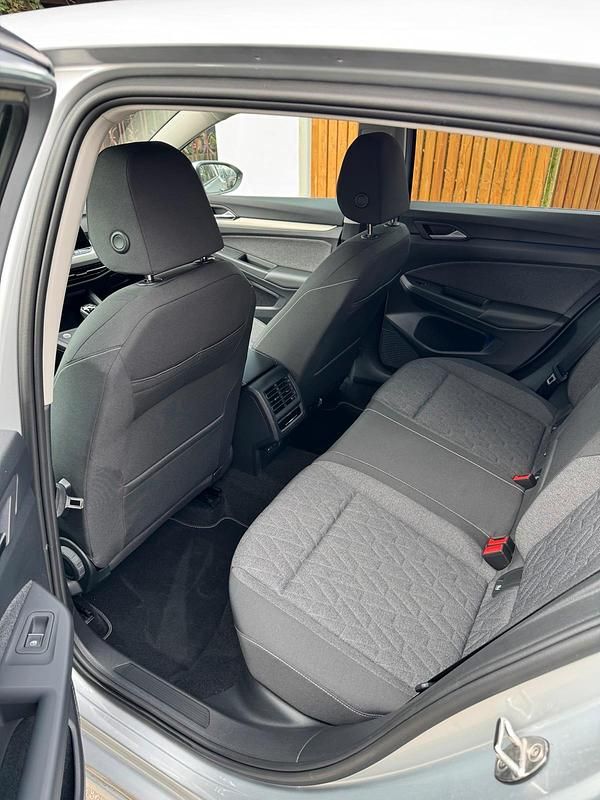 Gebraucht VW Golf VIII Move 110 PS (80 kW) 2024 Silber Kleinwagen