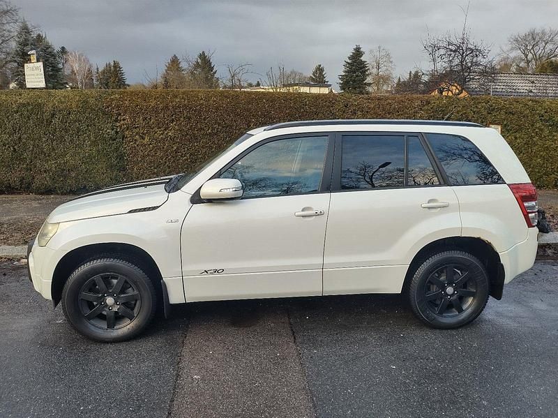 Gebraucht Suzuki Grand Vitara 130 PS (95 kW) 2011 Weiß SUV