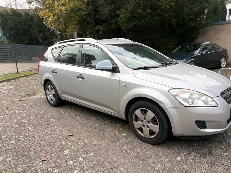 Gebraucht Kia Ceed 109 PS (80 kW) 2008 Silber Kleinwagen