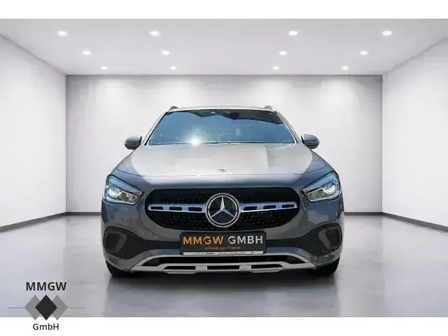 Gebraucht Mercedes GLA200 Style 163 PS (119 kW) 2020 Grau SUV