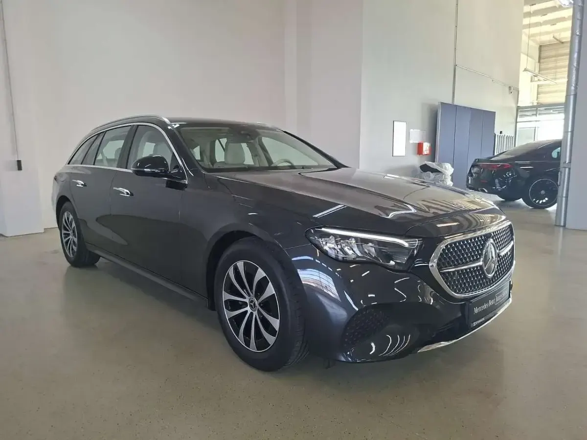 Gebraucht Mercedes E220 Avantgarde 197 PS (144 kW) 2024 Metalliclack graphitgrau Kombi